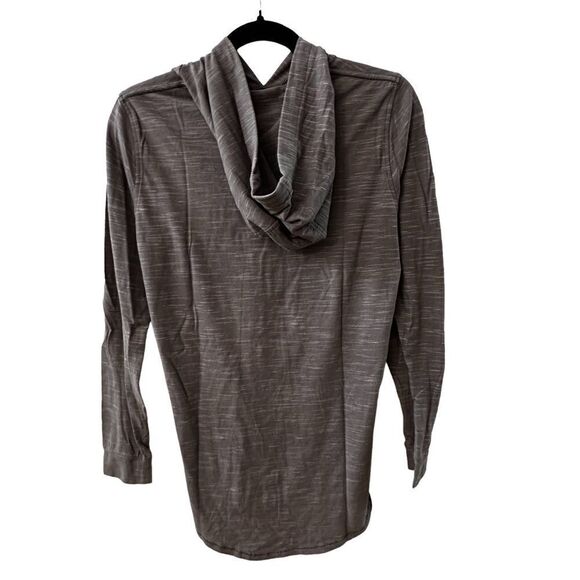 Under Armour ~ Mens Grey pullover hoodie ~ lightweight ~ size Medium - Picture 2 of 6